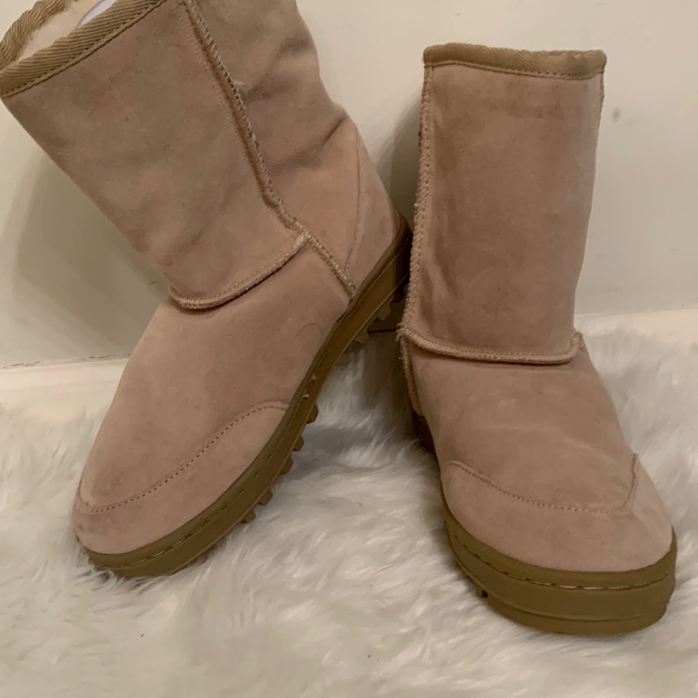 “Ugg Wanna Be” winter boots